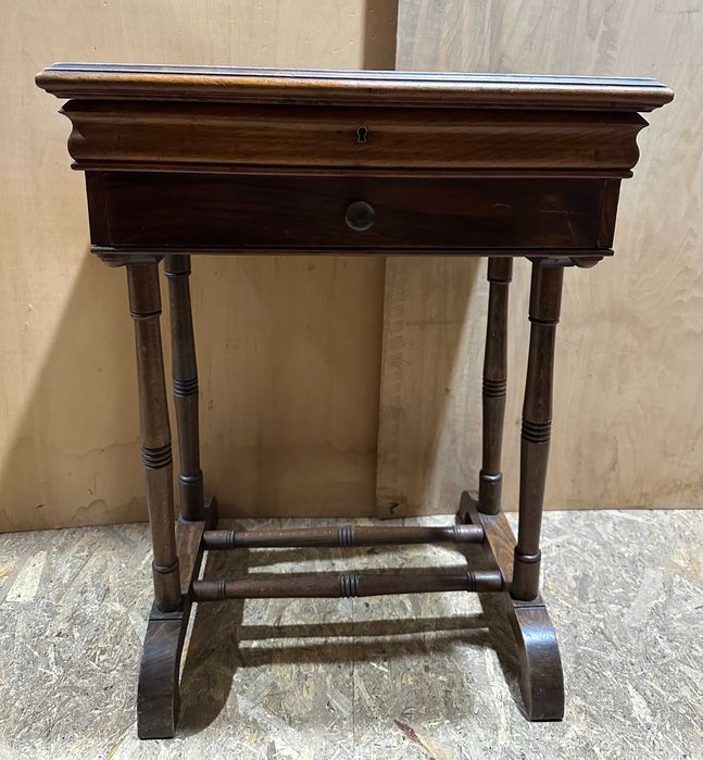Masuta Vintage de Machiaj cu oglinda si Compartimente interioare Stil Victorian