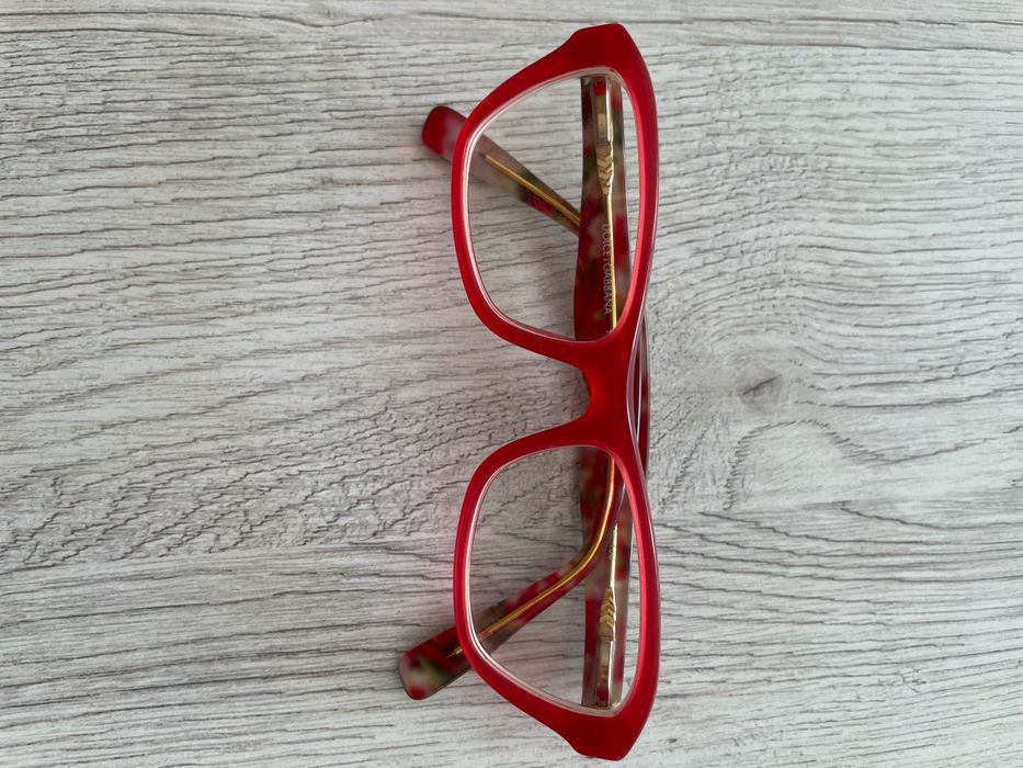 Детски дрехи и очила