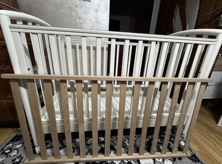 Vând pătuț Pali .