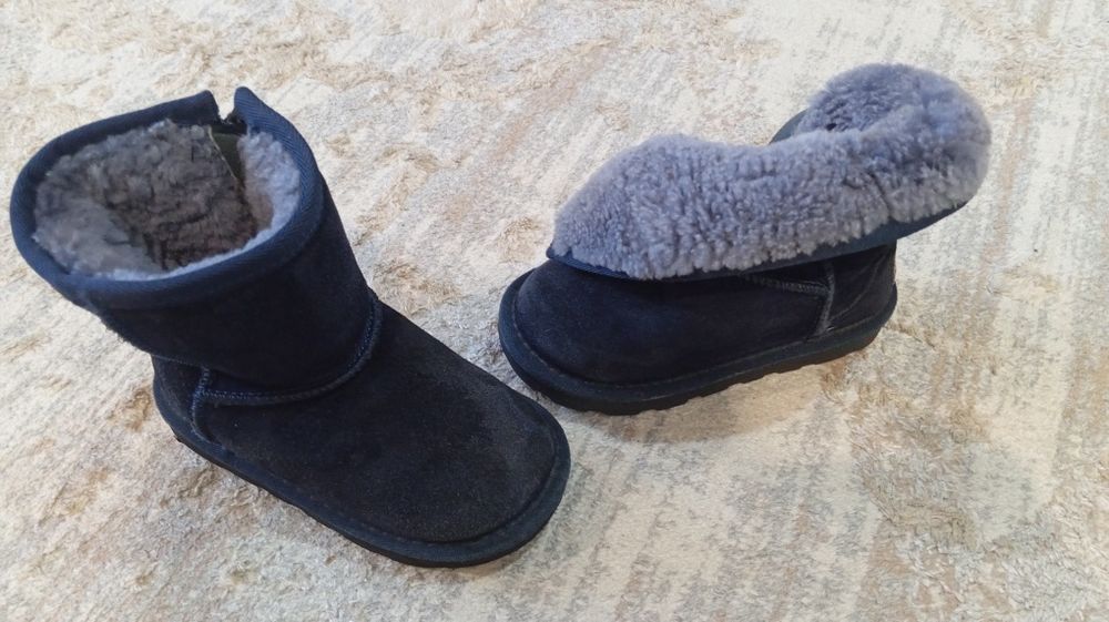 Продам детские угги