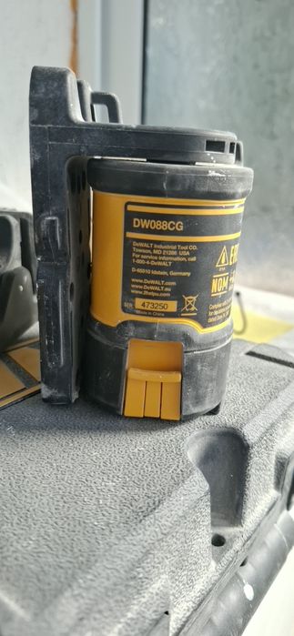 Лазерен нивелир DeWALT  DW088CG