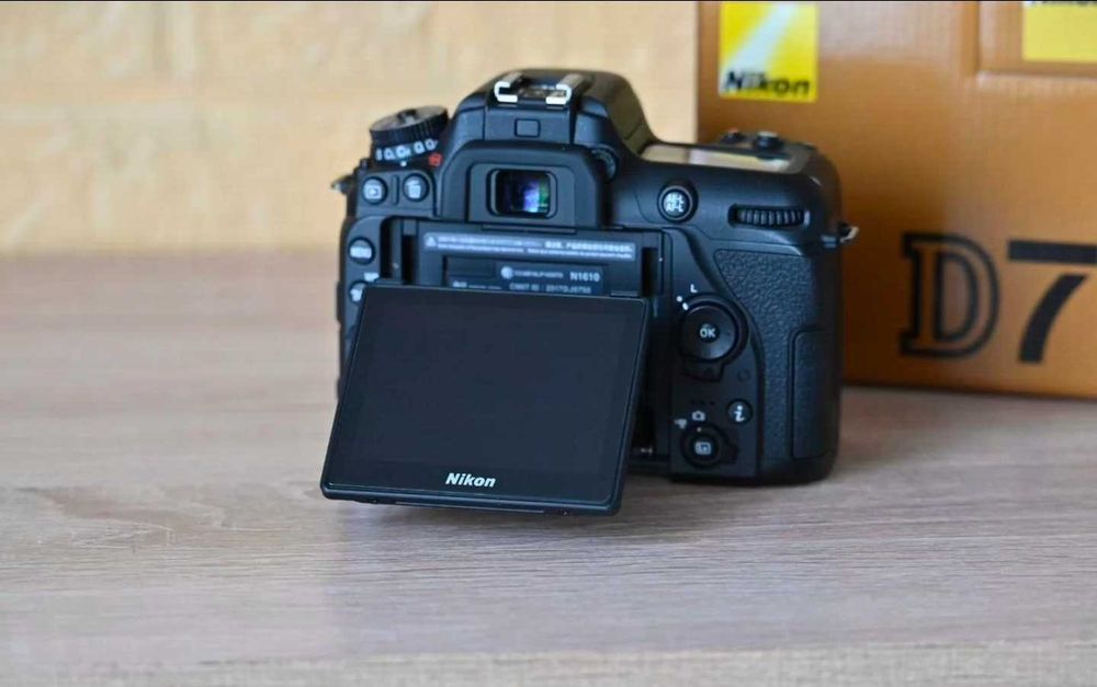 Nikon D7500 новый Body