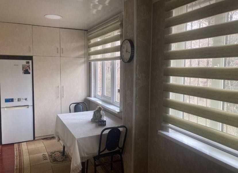 ~ Метро Мирзо Улугбек, 3х комнатная квартира, кирпич, 2х6 балкон