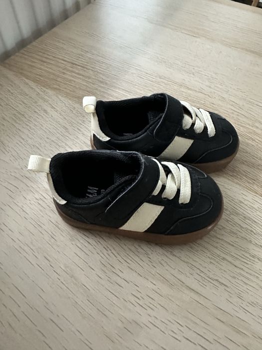 Бебешки обувки маратонки H&M