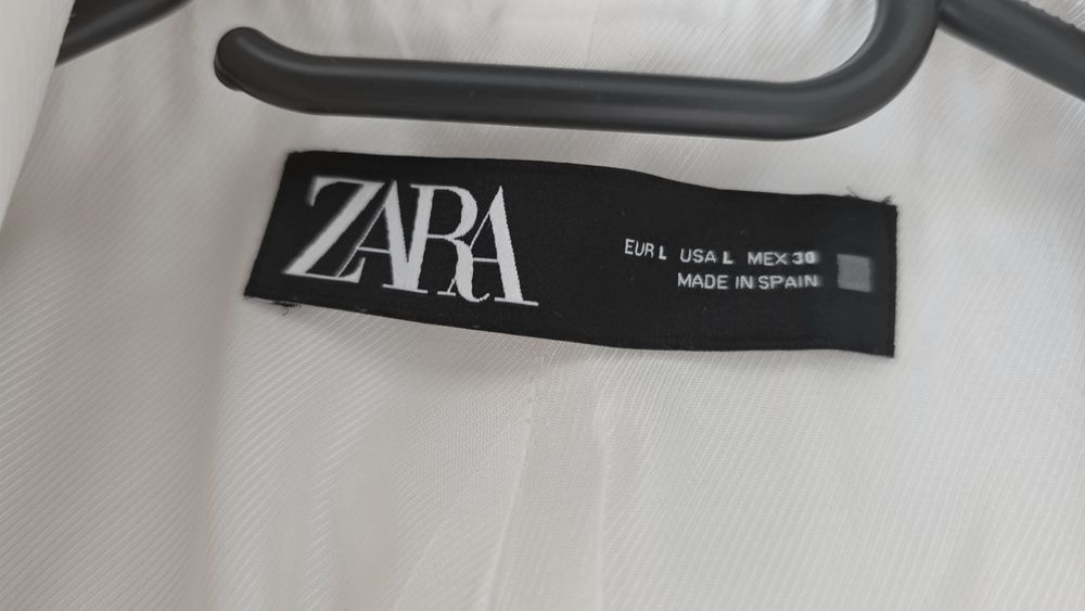 Елегантен бял блейзър Zara