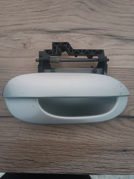 Наружная ручка BMW E39 (справа) цвет серебристый.