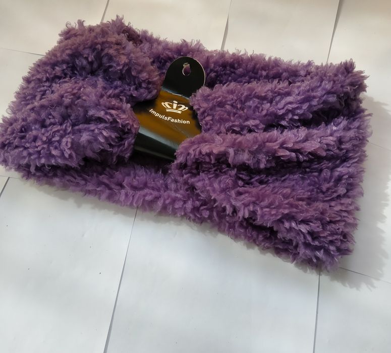 Cinci gulere  noi (mov si bleu)