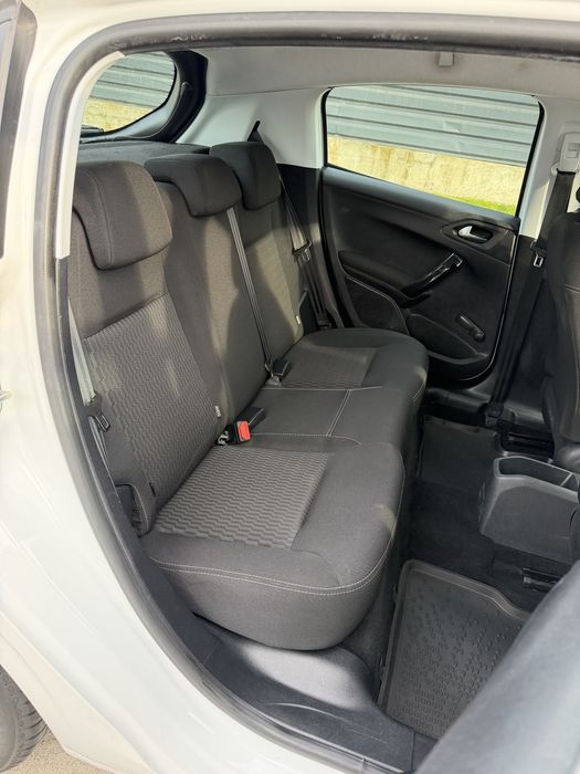 Peugeot 208 2018 Benzină Euro 6 / 64.000 km / Navigatie 5400 Euro