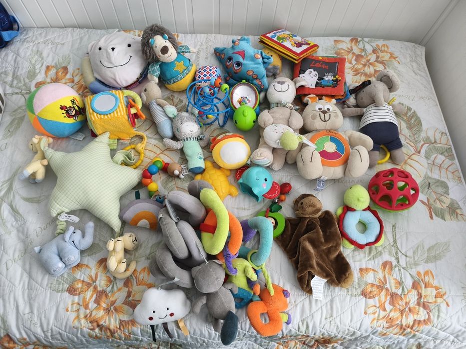 Лот играчки за бебе