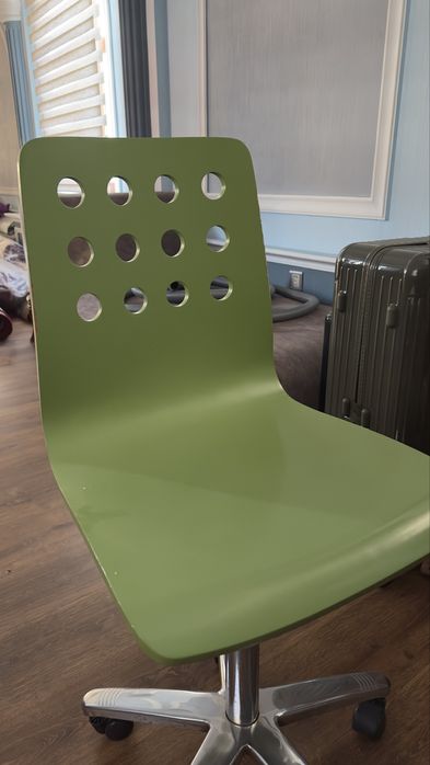 Продается стул для офис, комната.