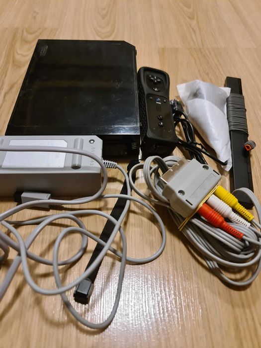 Пълен комплект Nintendo Wii конзола + 21 игри