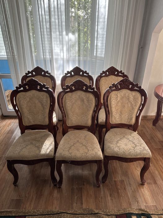 Стол и стулья продам