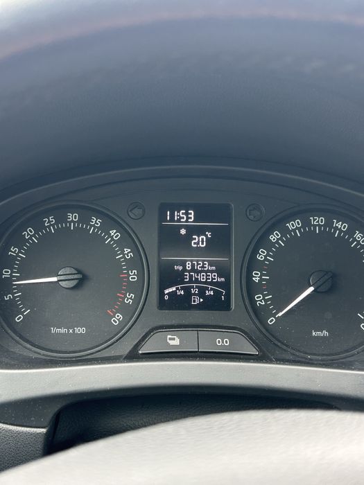 Vand skoda rapid 1.6 90 cai hatchback