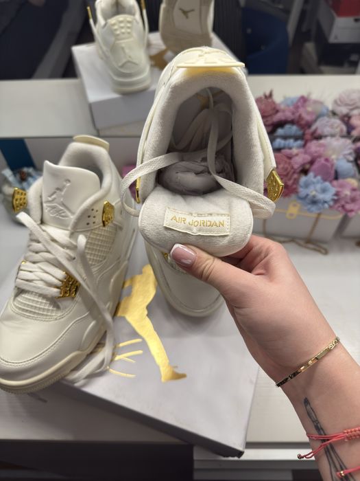 Air Jordan 4 Retro Metallic Gold White