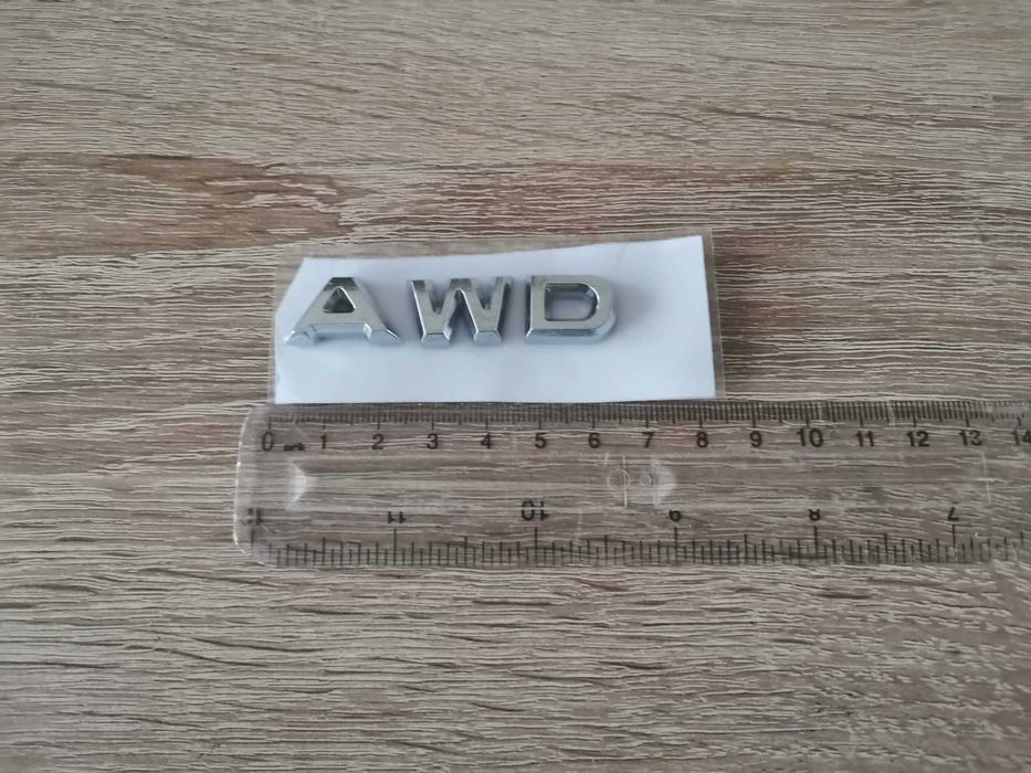Сребрист надпис Mazda AWD