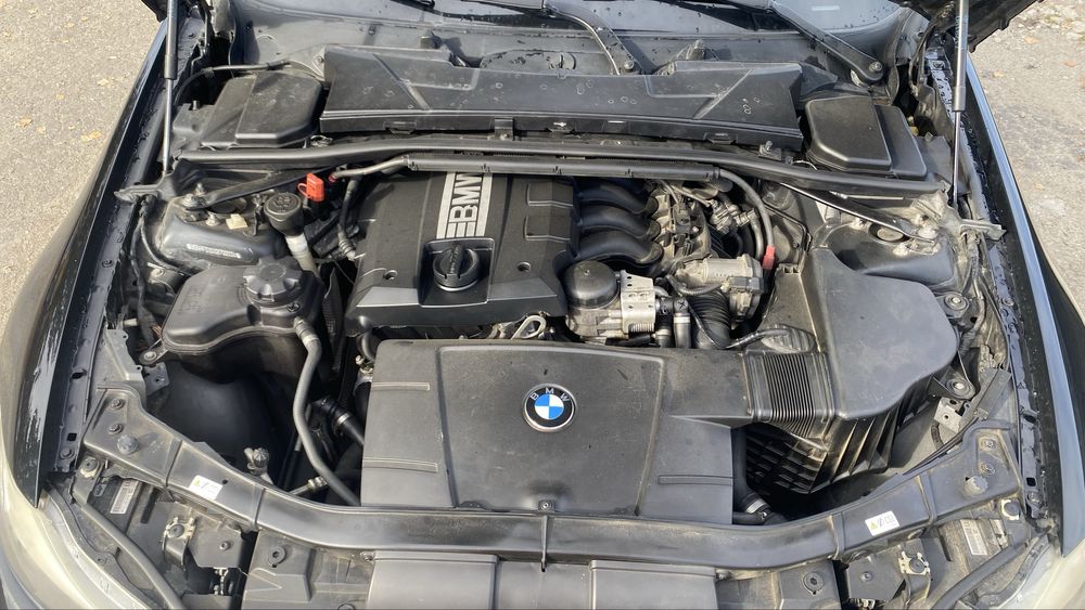 BMW E90 318i (143cp) 2011