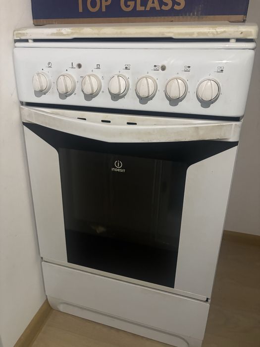 Продам плиту indesit