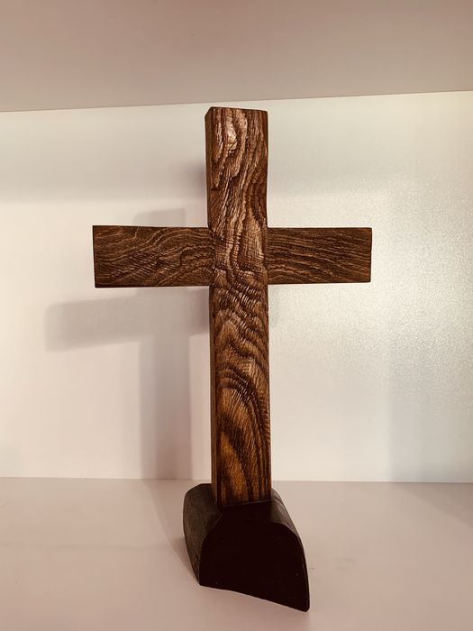 Стилизиран ръчно изработен кръст