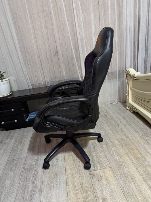 Продаю игровое кресло Cougar