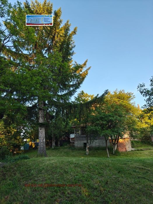 Къща в с. Панчарево 218m² и двор 820 м² - в.з. Косанин дол