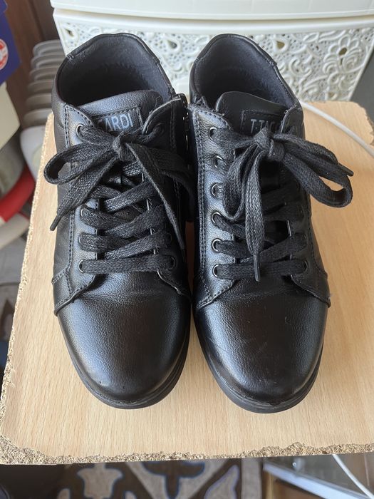 Продам осенние ботинки