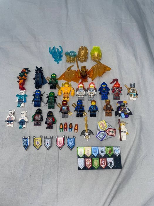 Продаю лего фигурки