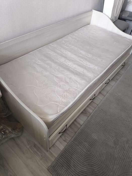 Продам кровать односпальную