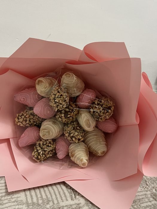 Клубника в шоколаде букет