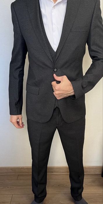 Продам костюм тройку