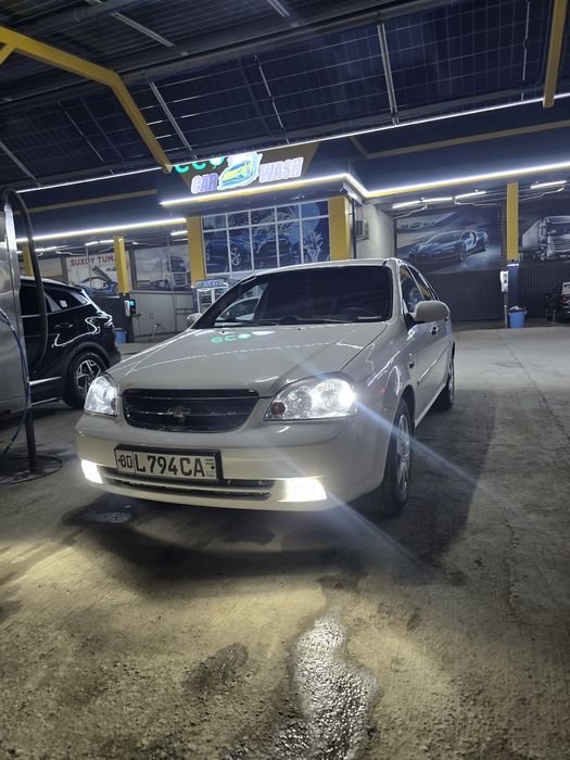 Lacetti 1.8 sotiladi 2009
