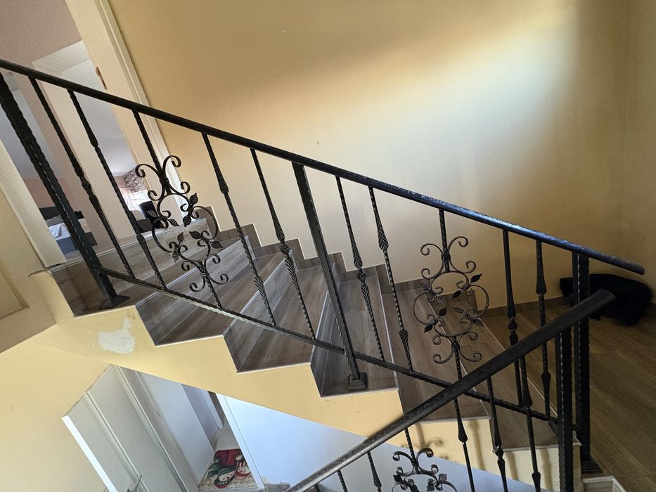 Метални парапети, огради, врати и решетки – ръчна изработка по поръчка