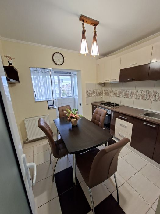 Ofer spre inchiriere apartament cu 2 camere cf.1  decomandat