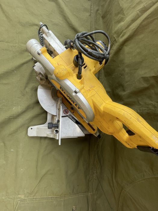 Dewalt DWS777-QS Ferăstrău circular staționar