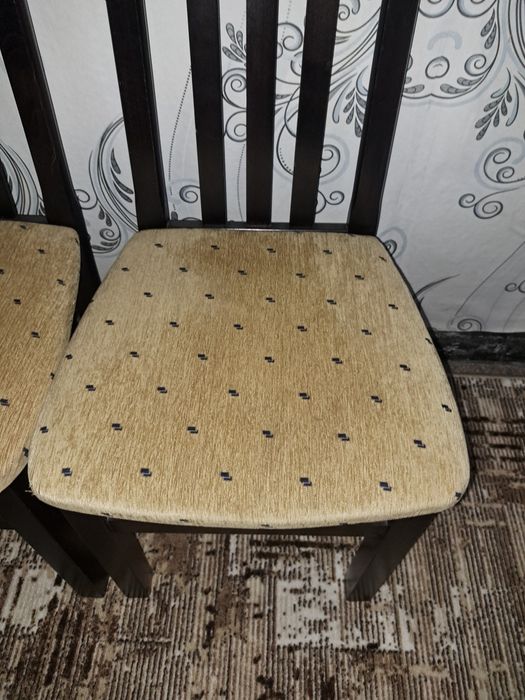 Трапезни столове 4бр.25 euro на бройка.