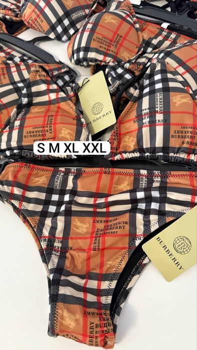 Costum de baie, pe stoc, la reducere