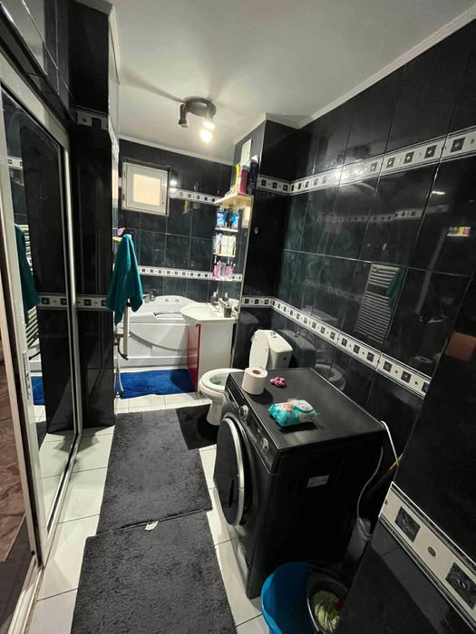 Vand sau schimb apartament