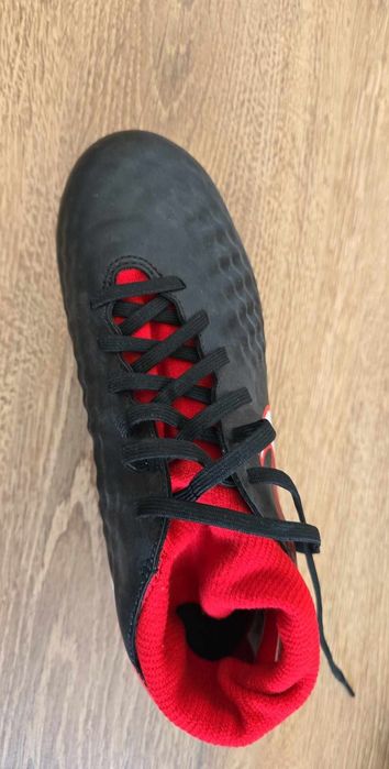 Нови оригинални бутонки и стоножки