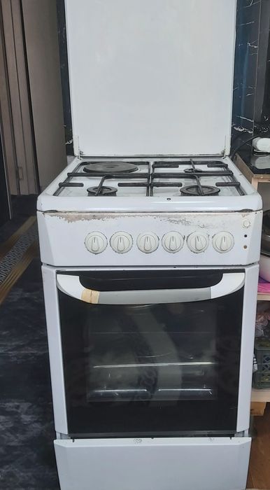 Продам газовую плиту.
