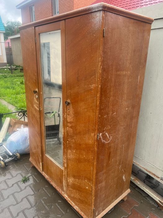 Отдам даром шкафы деревянные