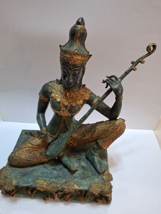 Бронзова позлатена статуетка на богинята Сарасвати