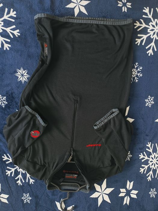 Vând Tricou MAMMUT NEGRU, mărime M