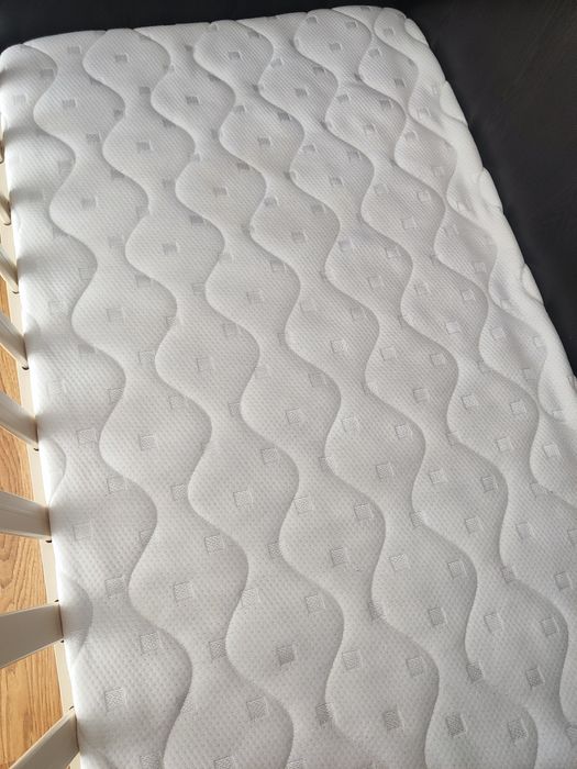 Дървена бебешка кошара