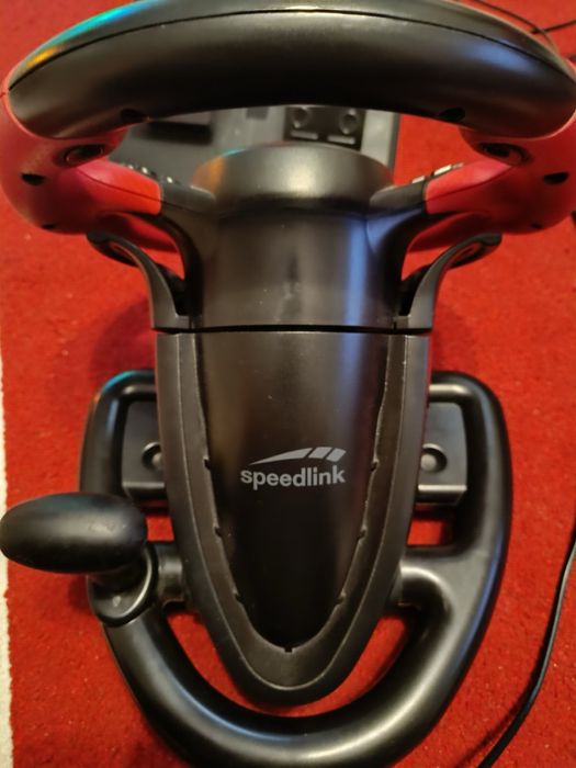 Волан с педали.