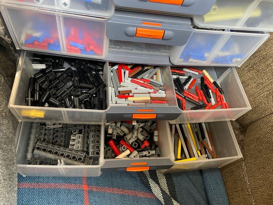 Конструктор LEGO Technic 42100 Экскаватор Liebherr R 9800