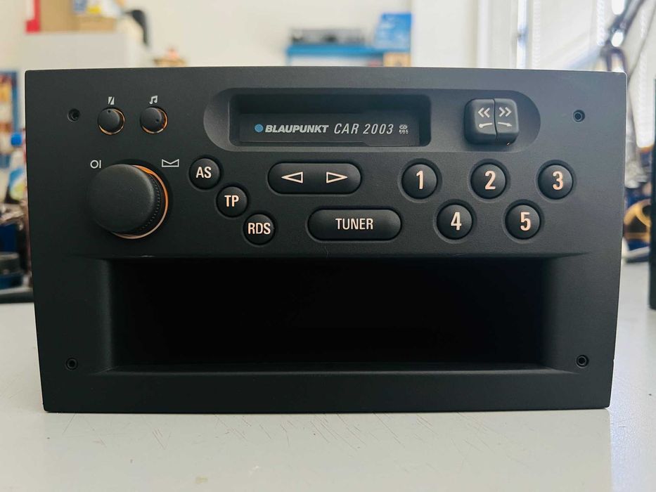 Оригинални автомобилни радио-касетофони