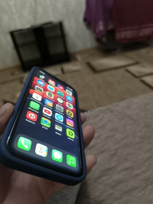 Айфон хр в хорошем состояний