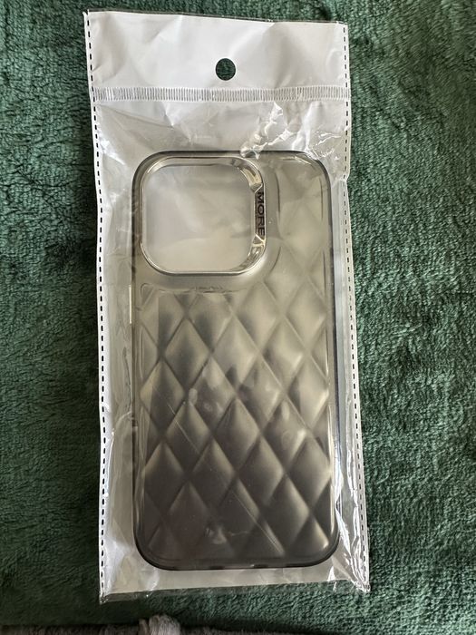 Продам чехлы для Iphone 14 pro, 2 из 5 не использовала