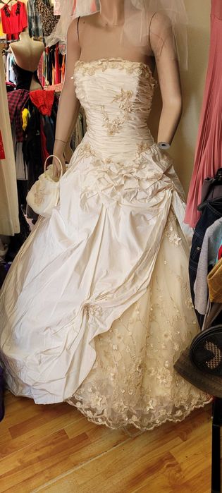 Rochie mireasa tip Sirena cumparata din Craiova la 1000 euro