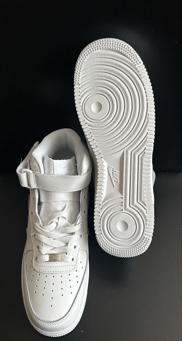Air Force One mid full white