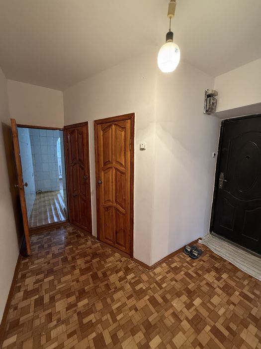 4ком по Абая, 2эт не угловая